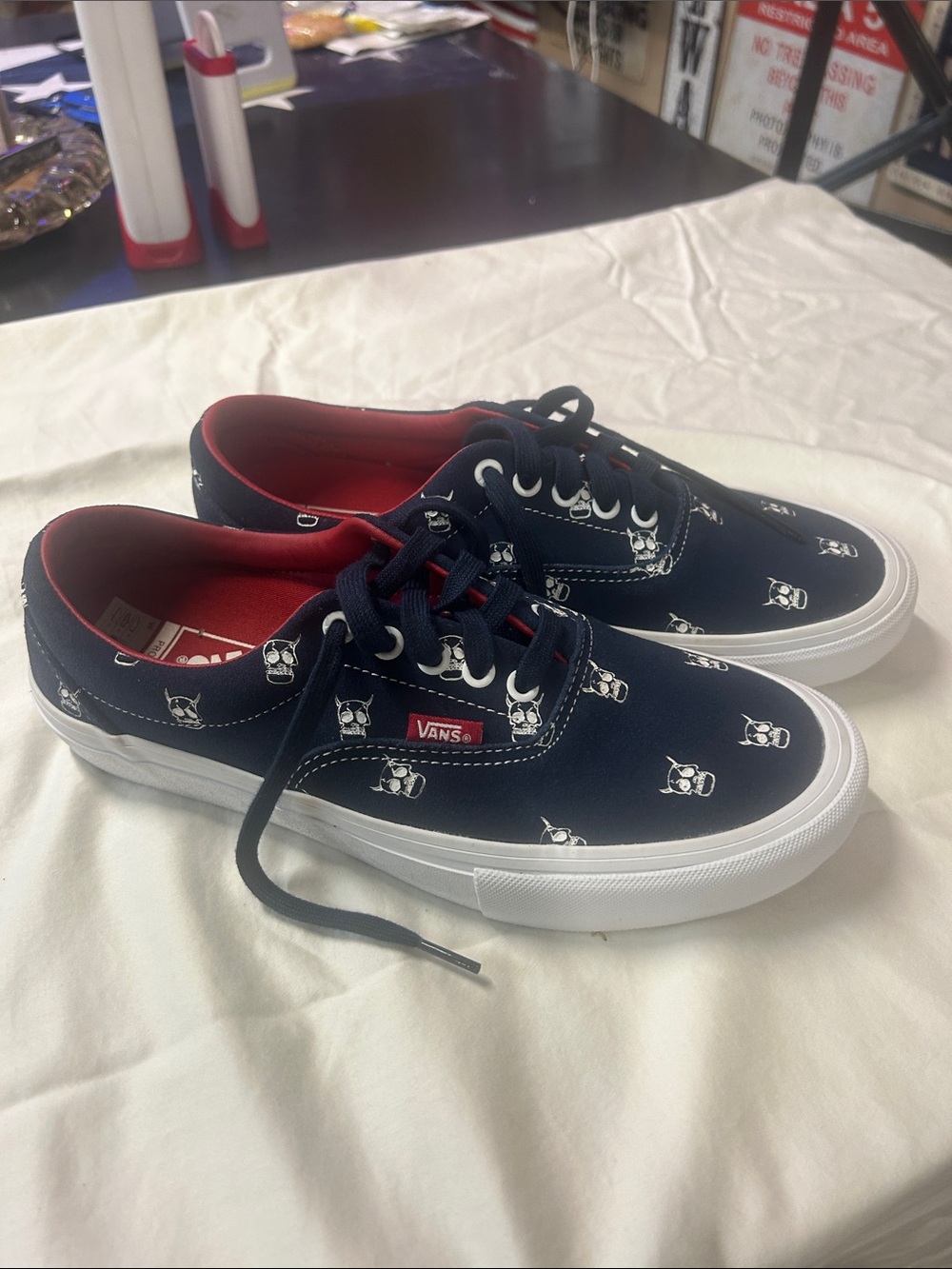 Vans Navy and Red Skull Pattern Low-Top Sneakers